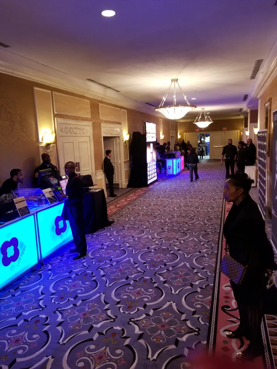 Omni Shoreham Hallway