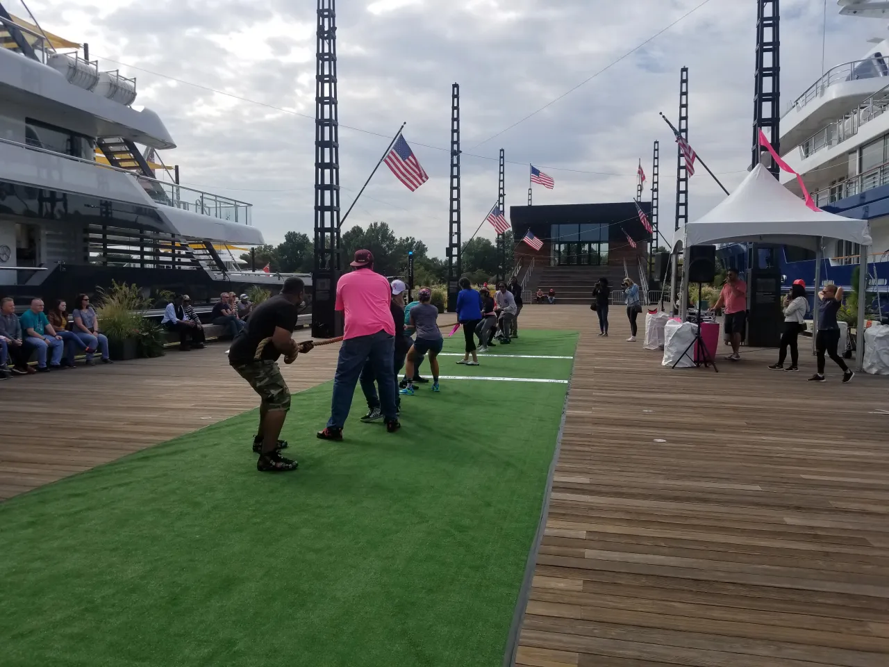 Team's playing tug of war